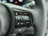 ◆アダプティブクルーズコントロール◆予め設定した車速内でクルマが自動的に加減速。前走車との適切な車間距離を維持しながら追従走行します。【LKAS】車線維持支援システムでステアリング操作を支援。
