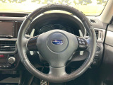 【純正革巻きステアリング】上質な革を使用することで、手にしっかり馴染みとても運転しやすいハンドルです♪
