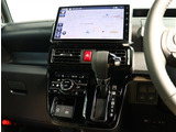 『1台』のお車に対して、3名体制で日々議論を重ね仕入れを行っております。