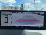 狭い場所での駐車やすれ違いなどでより的確な運転操作に役立つ360&deg;ビューモニターが装備されています。