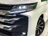【LEDヘッドライト】悪天候や夜間走行時も良好な視界を確保し安心して運転できる高輝度LEDヘッドライトを装備!点灯速度が早く、消費電力も抑えられています。