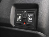 ◆両側電動スライドドア◆狭い駐車場でも乗り降りが楽々♪お子様が隣の車にドアを当ててしまう心配もございません!小さなお子様連れの方もこれで安心。