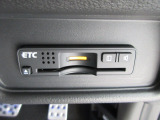 ETC付。高速道路の料金所はキャッシュレスで通過です。サービスエリア等にあるスマートインターの出入口も利用可能でとっても便利。ご納車後すぐにお使い頂けるようセットアップしてのお渡しとなります。