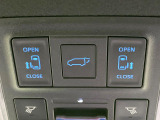 【パワーバックドア】スマートキーや運転席のボタンを押すだけでリアゲートが自動で開閉します!荷物を持っている時や、高い位置にあるバックドアを閉める際に便利な機能です♪