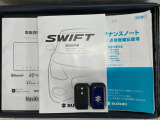 スマートキーは鍵をバッグに入れたままでもドアロックの開閉やエンジンのON・OFFができます。夜間や雨の日も鍵を探さなくて良いので便利です。