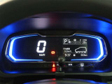 とっても見やすいメーターです。夜間時はラグジュアリーな気分にさせてくれる照明が魅力ですので、夜のドライブも楽しみになりますよ♪
