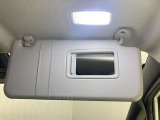 【運転席サンバイザー】鏡が付いているのでメイク直しなどにも便利★