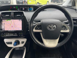 【純正革巻きステアリング】上質な革を使用することで、手にしっかり馴染みとても運転しやすいハンドルです♪