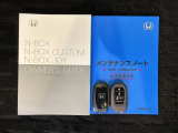 スマートキーは鍵をバッグに入れたままでもドアロックの開閉やエンジンのON・OFFができます。夜間や雨の日も鍵を探さなくて良いので便利です。