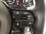 【アダプティブ・クルーズ・コントロール】予め設定した車速内でクルマが自動的に加減速。 前走車との適切な車間距離を維持しながら追従走行し、高速道路でのドライバーの疲労を軽減してくれる嬉しい機能付♪