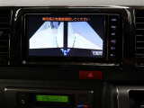 パノラミックビューモニター付きです。車両を上から見たような映像をディスプレイオーディオ画面に表示。運転席からの目視だけでは見にくい、車両周辺の状況をリアルタイムでしっかり確認できます。