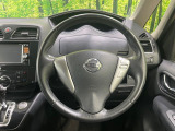 インテリアに合わせたデザインのステアリングは、運転される方のことも考え、運転しやすい形状、大きさです。是非一度、実際に触ってお確かめください。