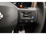 【プロパイロット】ドライバーが設定した車速を上限に、先行車と車速に応じた車間距離を保ちながら、車線中央を走行するための運転操作を支援します。