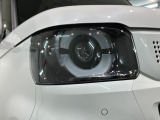 LEDヘッドライトは、点灯の瞬間から最大光量を発揮し、突然暗くなるトンネルなどでの安定感を高めます。