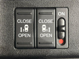 【両側パワースライドドア】スマートキーや運転席のスイッチで後席両側スライドドアの開閉が可能♪電動だから力を入れてドアを開ける必要が無く、小さなお子様でも簡単に開け閉めでき快適です♪
