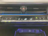 オートエアコンは温度を設定するだけで、自動で風量などを設定してくれます。運転しながら操作も必要ないので、安全性も向上します。