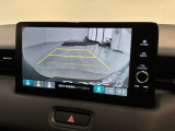 リバースギアに入れるだけで後方の表示へ切り替わります。夜間や雨の日の駐車も楽になりますよ。