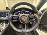 人気装備を数多く装備するプラチナエディションの低走行車です。