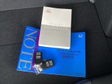 メンテナンスノート【整備記録簿】、取説も揃っています。スマートキーはバッグなどにしまったままボタン操作でエンジンの始動・停止ができて大変便利です。