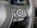 【レーダークルーズコントロール】(全車速追従機能付)付きです。車速に応じて追従支援してくれるので、ロングドライブも快適です。詳細は販売店スタッフまでおたずねください。