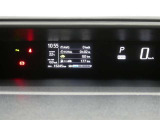 各操作スイッチは使いやすい位置に配置され、とっても見やすいメーターです。夜間時はラグジュアリーな気分にさせてくれる照明が魅力ですので、夜のドライブも楽しみになりますよ♪