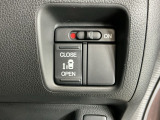 パワースライドドアの開閉はスマートキーのリモコンやドアノブは勿論、運転席側のスイッチ操作でも開閉ができ、安全・簡単です