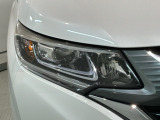 LEDヘッドライトは、点灯の瞬間から最大光量を発揮し、突然暗くなるトンネルなどでの安定感を高めます。
