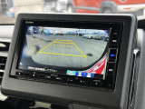 【バックカメラ】駐車時に後方がリアルタイム映像で確認できます。大型商業施設や立体駐車場での駐車時や、夜間のバック時に大活躍!運転スキルに関わらず、今や必須となった装備のひとつです!