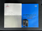 スマートキーは鍵をバッグに入れたままでもドアロックの開閉やエンジンのON・OFFができます。夜間や雨の日も鍵を探さなくて良いので便利です。