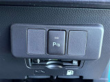 コーナーセンサーを車の前後に装備。障害物までの距離に応じて警告音を変えてお知らせ。縦列駐車時や駐車場・車庫などでの取り回しをサポートします。詳細は販売店スタッフまでおたずねください。