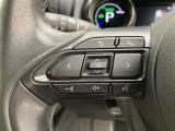 運転中、オーディオの操作をしてて、ハッとしたことはありませんか?ステアリングスイッチは、運転中でもハンドルでオーディオの操作が可能です。安全なドライブをサポートします。