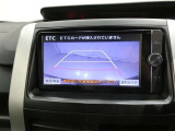 バックガイドモニターで、後方を確認しながら安心して駐車することができます。運転初心者も熟練者も必須の機能ですよ!