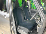 運転席シート廻りは使用感も少なく、良好な状態となっています。前オーナー様が丁寧に使っていたことがよくわかりますね。
