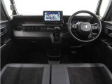 ◆視界広々で非常に運転しやすくロングドライブでも疲れを感じさせないすっきりとまとまったインパネ周りです。