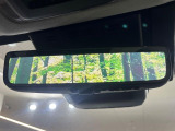 【デジタルインナーミラー】後席の大きな荷物や同乗者で後方が確認しづらい時でも安心!カメラが撮影した車両後方の映像をルームミラー内に表示。クリアな視界で状況の確認が可能です!