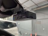 ドライブレコーダーは、車の運転中に前方の映像を記録する装置です。万が一の事故の際に、状況を記録して証拠として利用することができます。