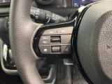 ステアリングにオーディオ操作スイッチが付いています。オーディオ画面に直接タッチしなくても操作が出来ますので、運転に集中できます。