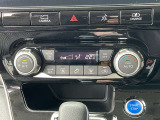 オートエアコンは、温度や風量を自動で調整してくれるため、運転に集中でき、疲労軽減にもつながります。また、車内の温度を一定に保つことで、結露やカビの発生を防ぐ効果もあります。