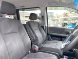 運転席シート廻りは使用感も少なく、良好な状態となっています。前オーナー様が丁寧に使っていたことがよくわかりますね。