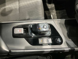 電制シフト、電動パーキングブレーキ、DRIVE MODE切替スイッチ(NORMAL・ECO・S)、EVモードスイッチ、信号待ちの負担軽減になるオートブレーキホールドスイッチあります☆