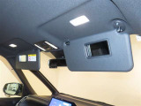 運転席・助手席バニティーミラー・照明付きサンバイザー