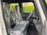 運転席シート廻りは使用感も少なく、良好な状態となっています。前オーナー様が丁寧に使っていたことがよくわかりますね。