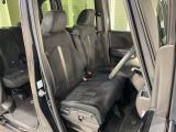 乗降がしやすい運転席。高さが調節できて小柄な方でも運転しやすいポジションをとることができます。