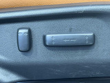 【メモリー機能付きパワーシート】ドライバーごとに設定したシート位置を記憶して、ボタン一つで切り替えできる便利な機能!運転する方が複数名いらっしゃるご家庭におすすめです♪