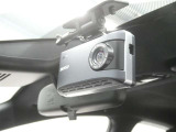 【ドラレコ搭載車】今や必需品のドライブレコーダー搭載車です。万が一のトラブルのときにも役に立つドライブレコーダーを装備しています。側面衝突や幅寄せ・割り込み対策に!