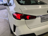 リアランプ 立体的な造形としてBMWらしい個性的なリアビューを明確化しました。