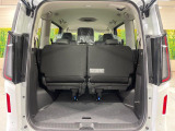 普段のお買い物や通勤、送迎等に十分な荷室スペースを確保しております。セカンドシートを倒すと、大きな荷物の積載も可能です♪