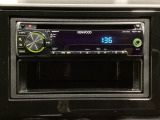 CDチューナー(社外品)にはAUX入力端子がついてますので外部入力から音楽などを楽しめます。その下には1DIN分の小物入れがついています。CDケースなどを入れるのに便利です。