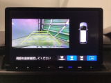 バックギアに入れますとご覧のような画像に自動的に切り替わります。車庫入れ時に役立ちます。