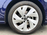 17インチ純正アルミホイール+22545R17タイヤを装着。